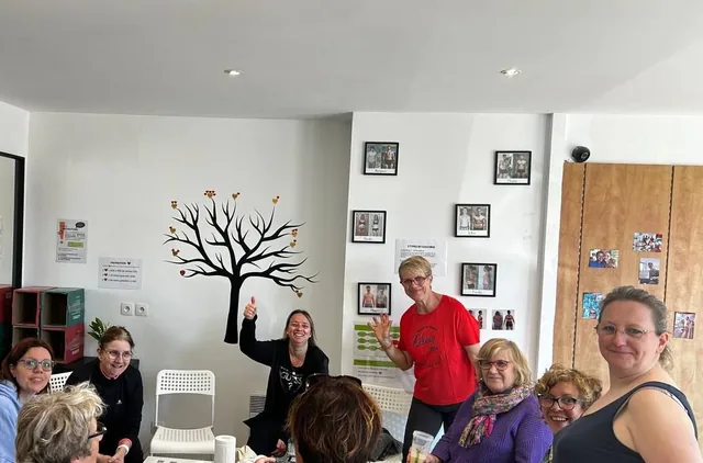 Tôt le matin au club St. Martin Nutrition, des membres autour des tables