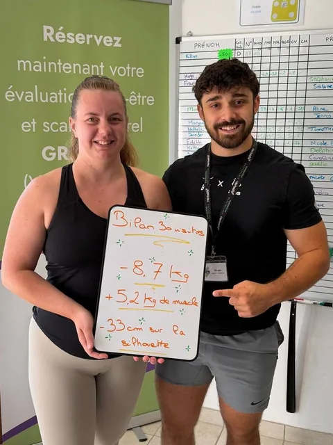 À Saint-Martin-le-Beau, des membres du club St. Martin Nutrition posent avec leur coach